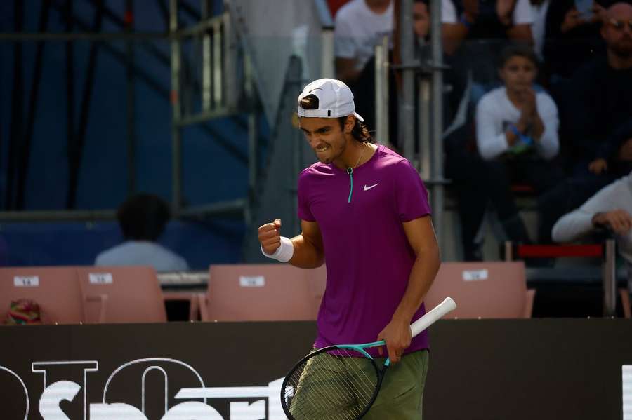 Lorenzo Musetti batte Berrettini e si aggiudica l'Atp di Napoli