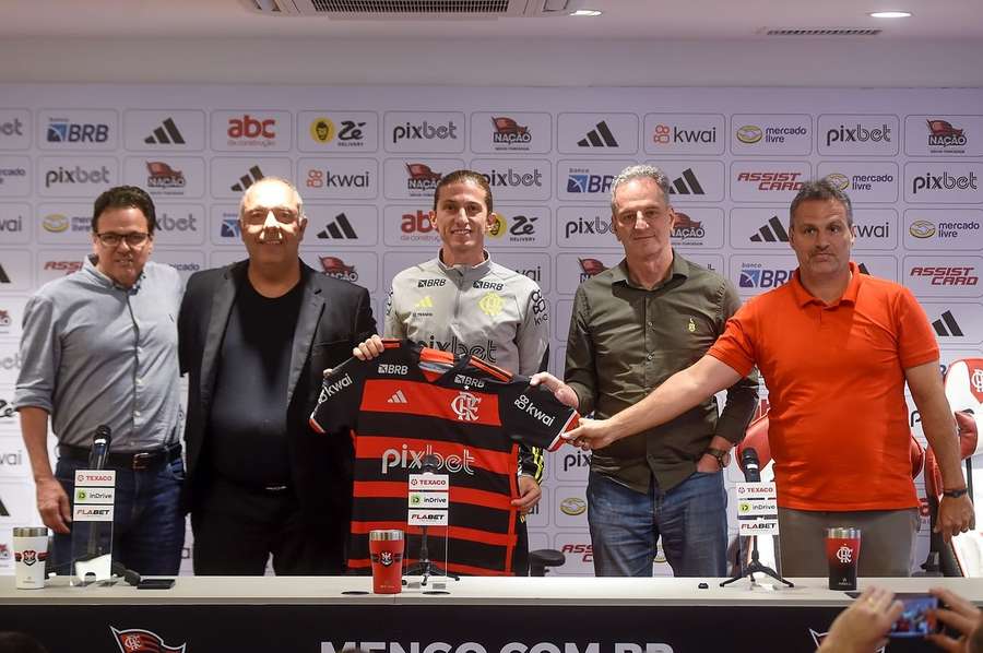 Filipe Luís recebeu o respaldo da diretoria do Flamengo