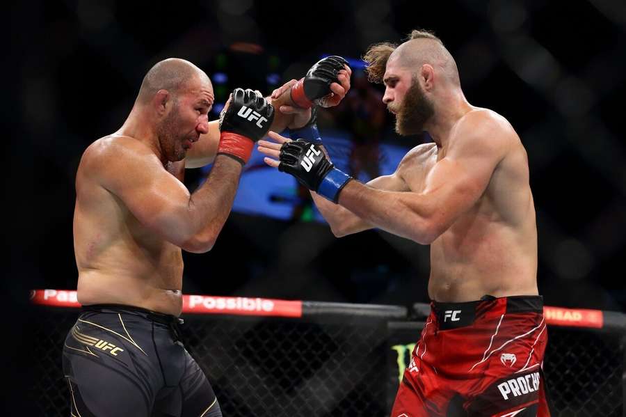 MMA: Glover Teixeira will have a rematch against Prochazka in December at UFC 282
