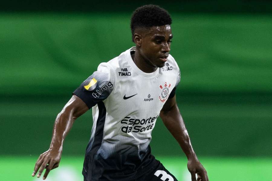 Dívida por Félix Torres rendeu transfer ban ao Corinthians