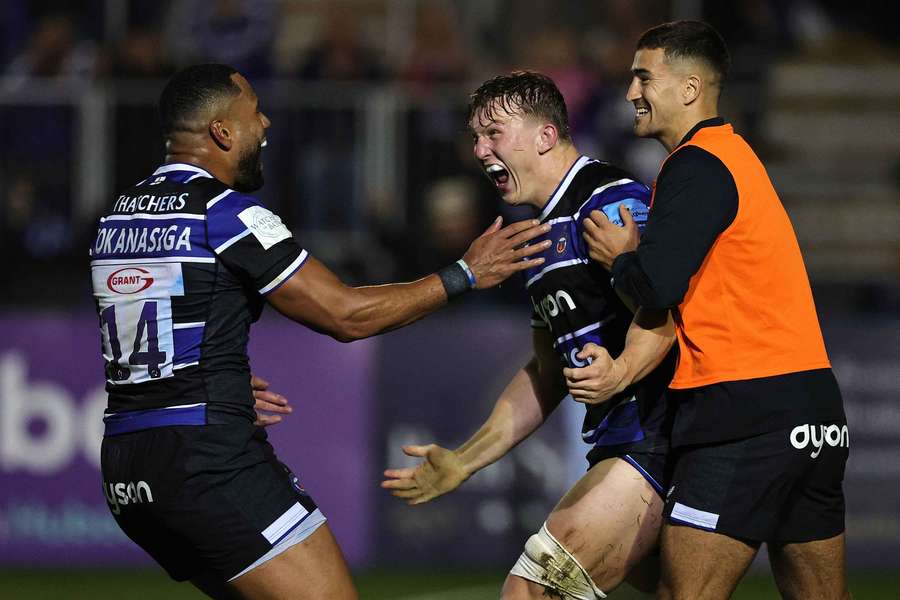 Ted Hill celebrates with teammates Joe Cokanasiga and Orlando Bailey after scoring Bath's second try