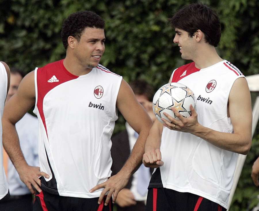 In einem Land vor unserer Zeit: Mit Ronaldo (l.) und Kaka hatte der AC Mailand 2007 zwei der genialsten Kicker des Planeten im Kader.