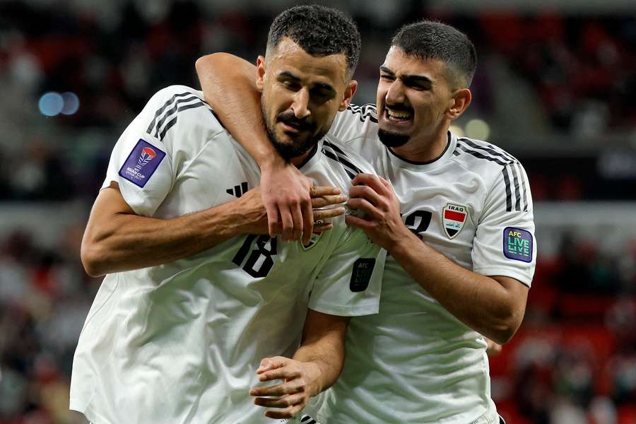 Souřástí írácké reprezentace je i plzeňský fotbalista Merchas Doski (vpravo).