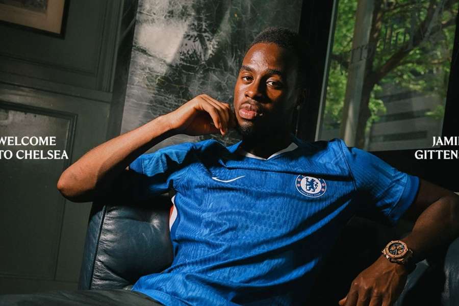 Jamie Gittens com as cores do Chelsea