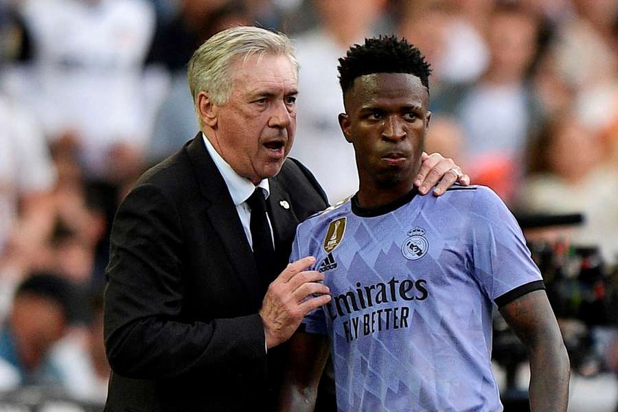 Carlo Ancelotti var ovenpå søndagens kamp meget fortørnet over de racistiske tilråb rettet mod Vinicius Junior.