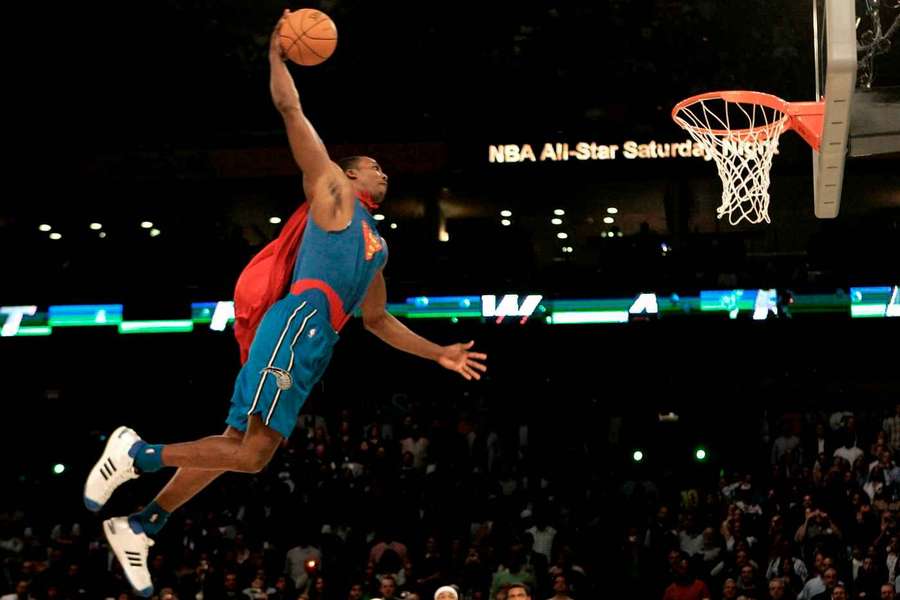 Dwight Howard posting his iconic slam dunk in Superman cape 