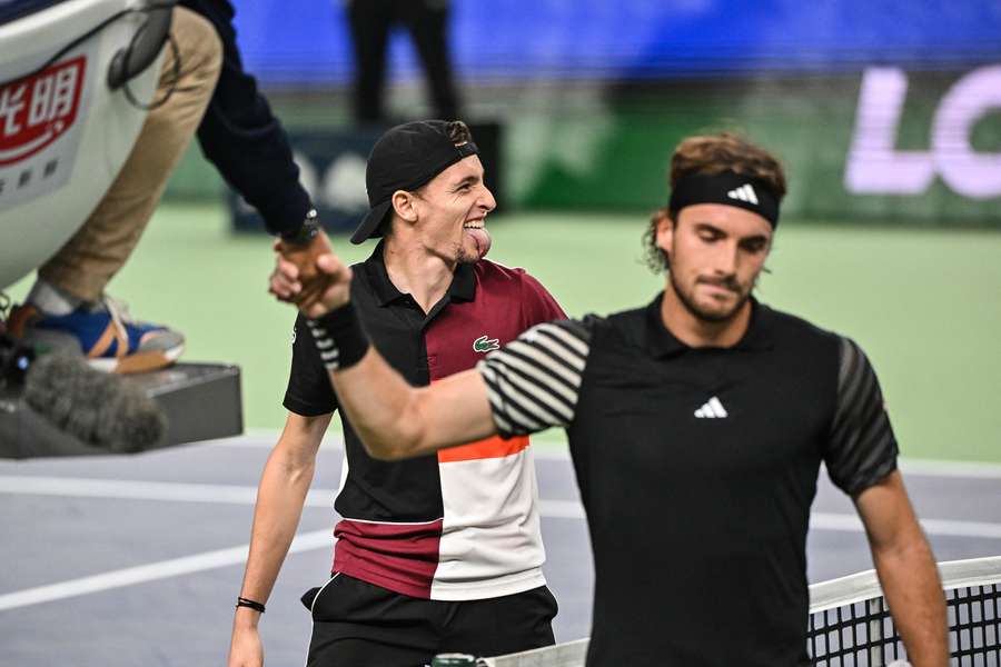 Humbert festeja perante Tsitsipas