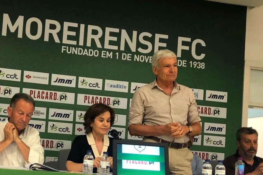 Vítor Magalhães reeleito Vítor Magalhães reeleito