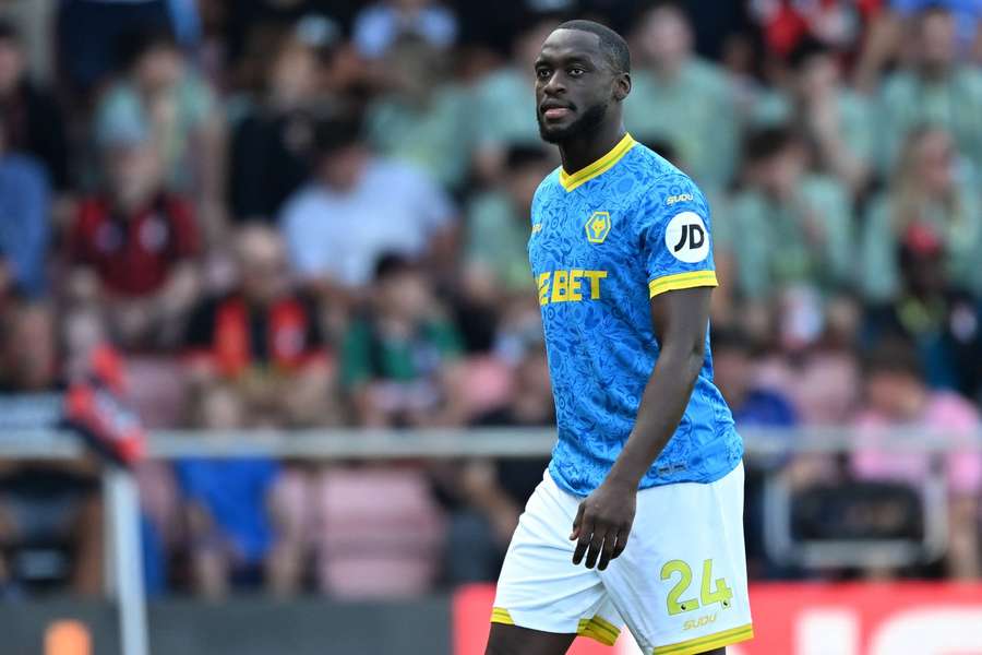Toti em ação pelo Wolverhampton