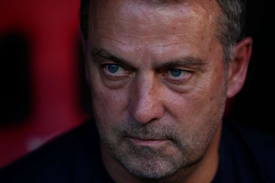 Hansi Flick tem muitos problemas para o duelo com o Girona, pelo retorno de LaLiga