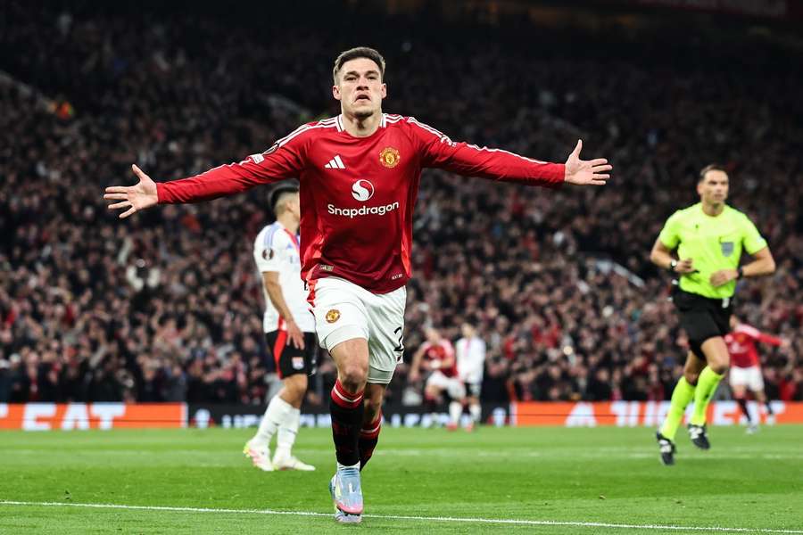 Man Utd midfielder Ugarte ripped apart by ex-Chelsea star: He’s just like a wet blanket! Man Utd midfielder Ugarte ripped apart by ex-Chelsea star: He’s just like a wet blanket!