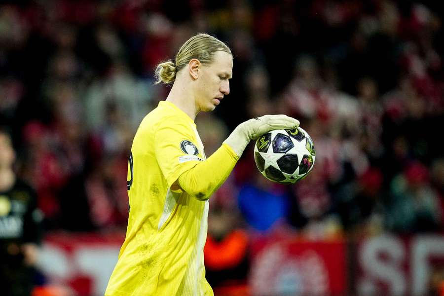 Safonov lors de la demi-finale retour face au Bayern Munich le 6 mai. Safonov lors de la demi-finale retour face au Bayern Munich le 6 mai.