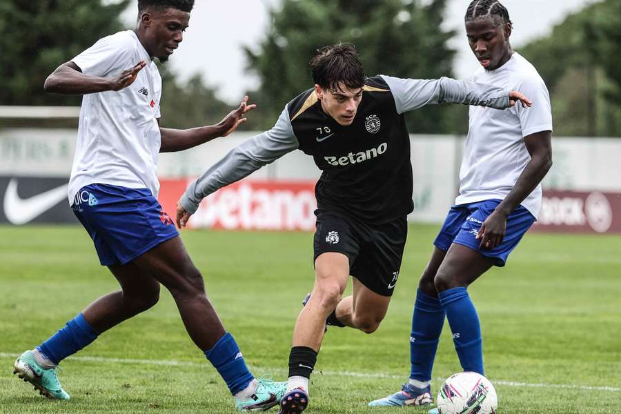 Mauro Couto ultrapassa dois adversários