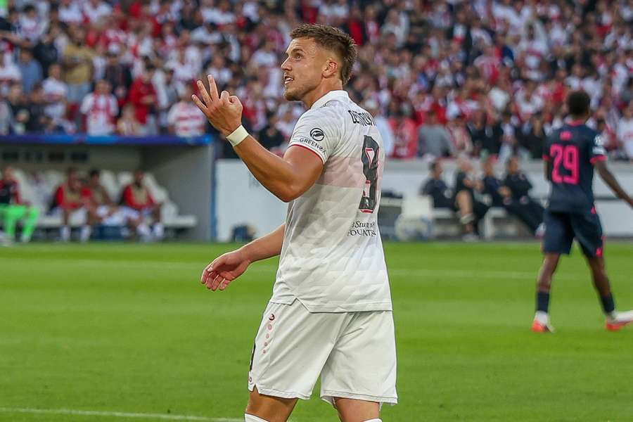 Ermedin Demirovic a reușit un hat-trick în prima repriză a meciului dintre VfB Stuttgart și Viking, din Liga Campionilor Ermedin Demirovic a reușit un hat-trick în prima repriză a meciului dintre VfB Stuttgart și Viking, din Liga Campionilor