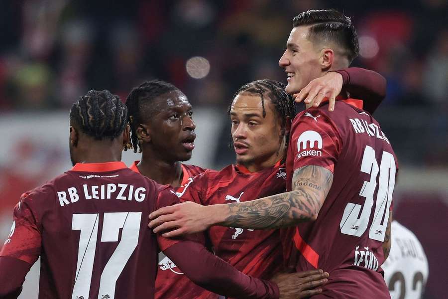 Sesko e Simons foram as figuras da partida