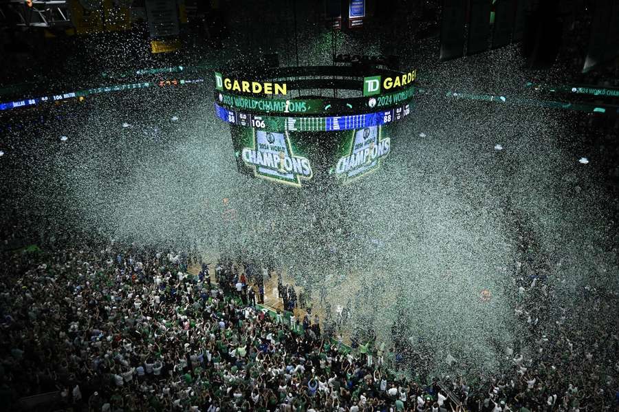 Die Boston Celtics feiern ihren ersten Titel nach 16 Jahren Dürre.