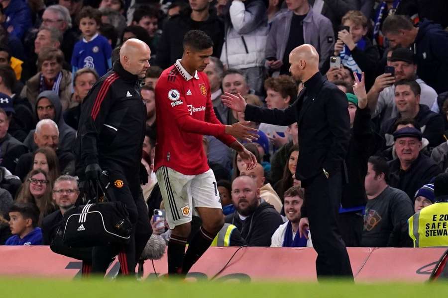 Ten Hag, salutand iesirea de pe scena internationala a lui Varane