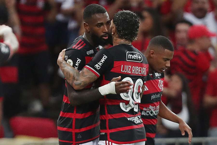 Gerson garantiu a vitória do Flamengo sobre o Athletico-PR no fim