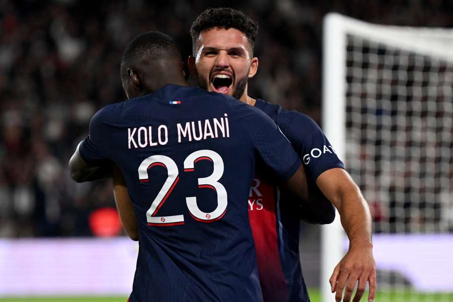 Gonçalo Ramos e Randal Kolo Muani após o segundo golo do português. 