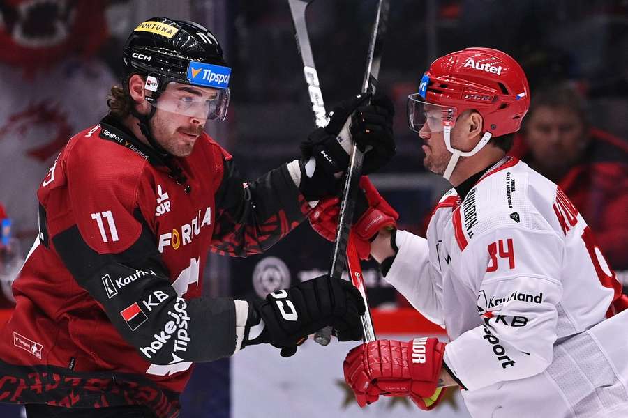 Kryštof Hrabík a Tomáš Kundrátek v zápase Sparty s Třincem.