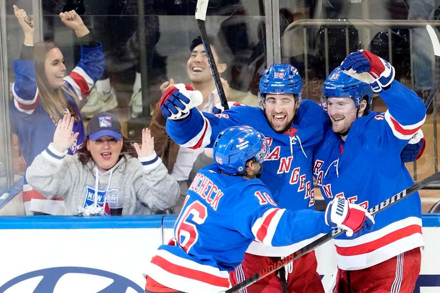 New York Rangers vinder topopgør mod Colorado, mens Islanders gør Torontos fans tavse