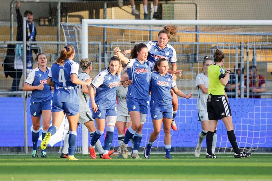 Die Hoffenheim Damen besiegen den VfL. Die Hoffenheim Damen besiegen den VfL.