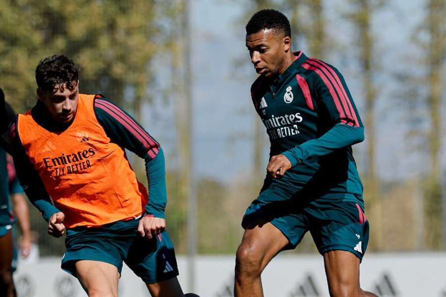Valverde y Mbappé, en un entrenamiento del Madrid