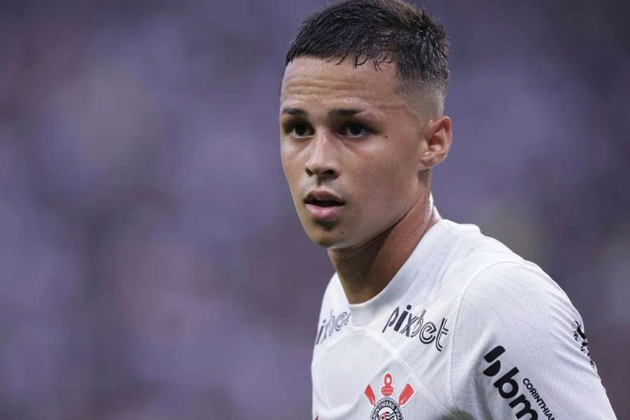 Matheus Araújo abriu o placar na vitória do Corinthians por 2 a 1