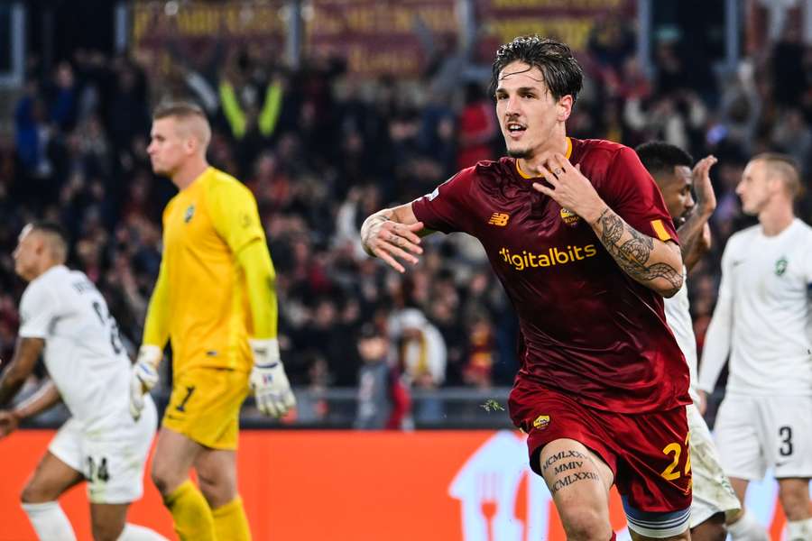 Zaniolo fechou o placar e confirmou a classificação da Roma