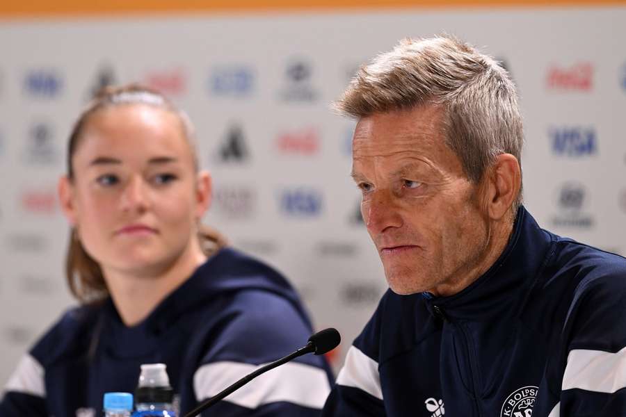 Thomsen alongside coach Sondergaard during a press conference