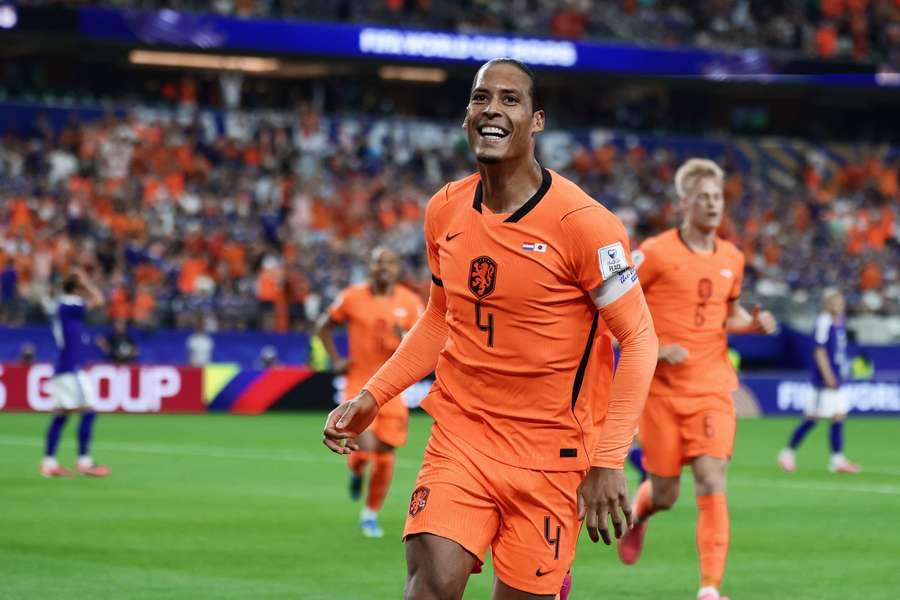Van Dijk zvažoval konec v reprezentaci, Xavi ho přesvědčil. Van Dijk zvažoval konec v reprezentaci, Xavi ho přesvědčil.
