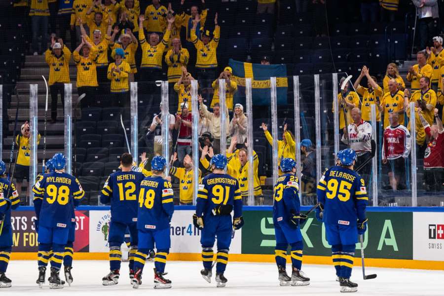 Hokejisté Švédska vyzvou v severském derby domácí Finy.