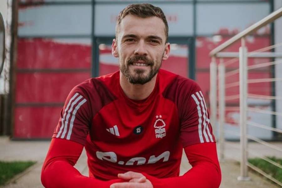 Harry Toffolo continua mais um ano no Forest