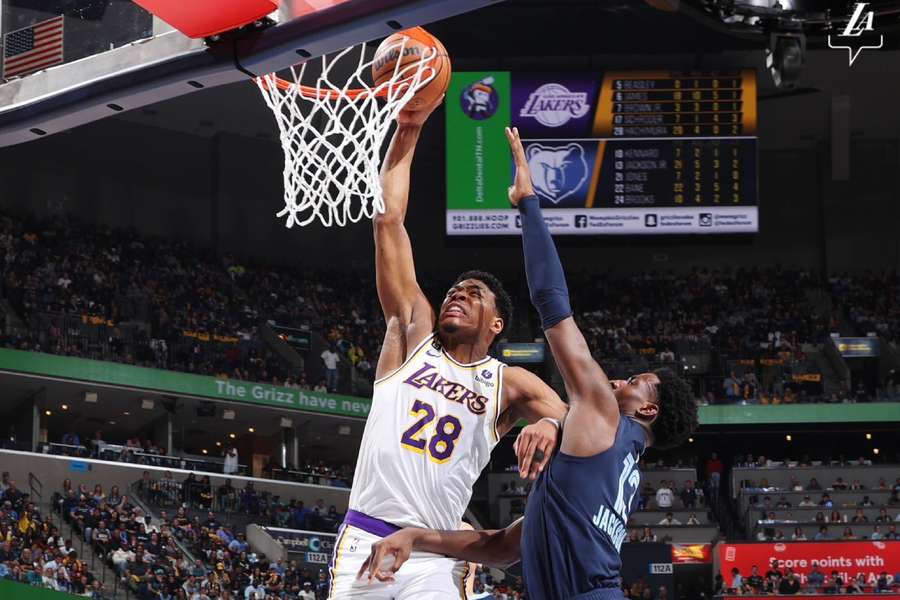 Basketbalisté LA Lakers zvládli vstup do play off na jedničku.
