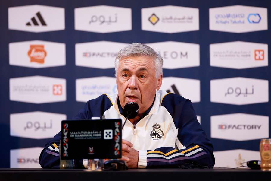 Carlo Ancelotti durante coletiva antes da Supercopa da Espanha