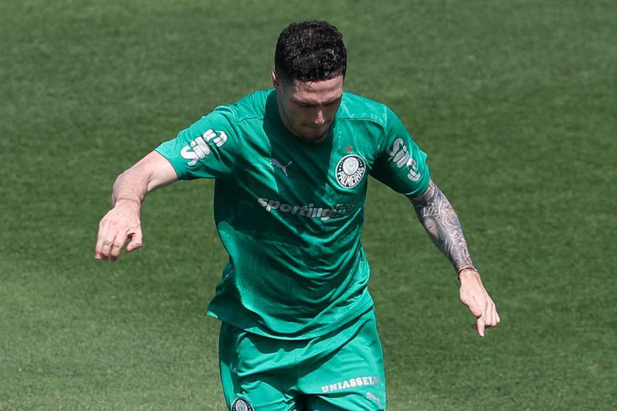 Aníbal em treino do Palmeiras nesta quinta-feira