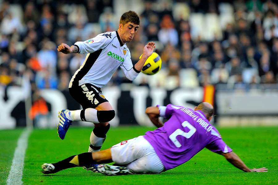 Pablo Hernandez (L) during his time with Valencia