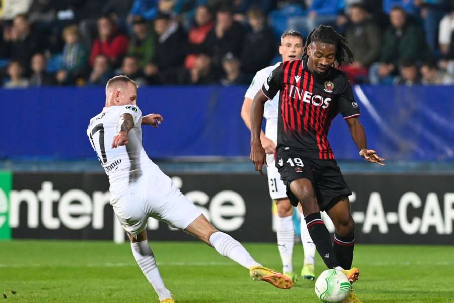 Grâce à un but de Pépé, Nice évite le piège contre le FC Slovacko