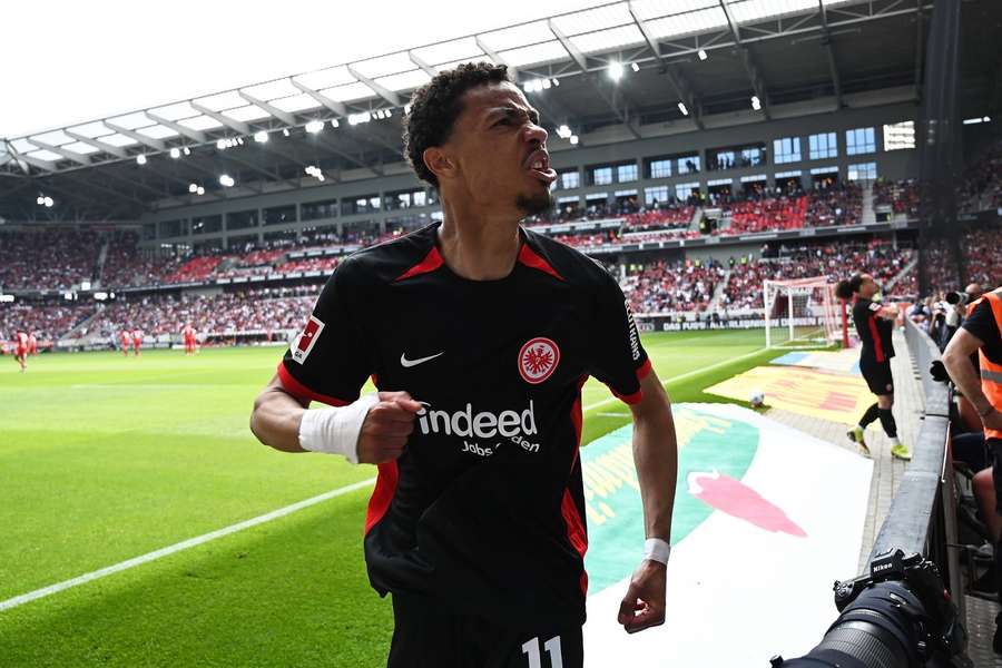 Chelsea in talks over move for €100m-rated striker