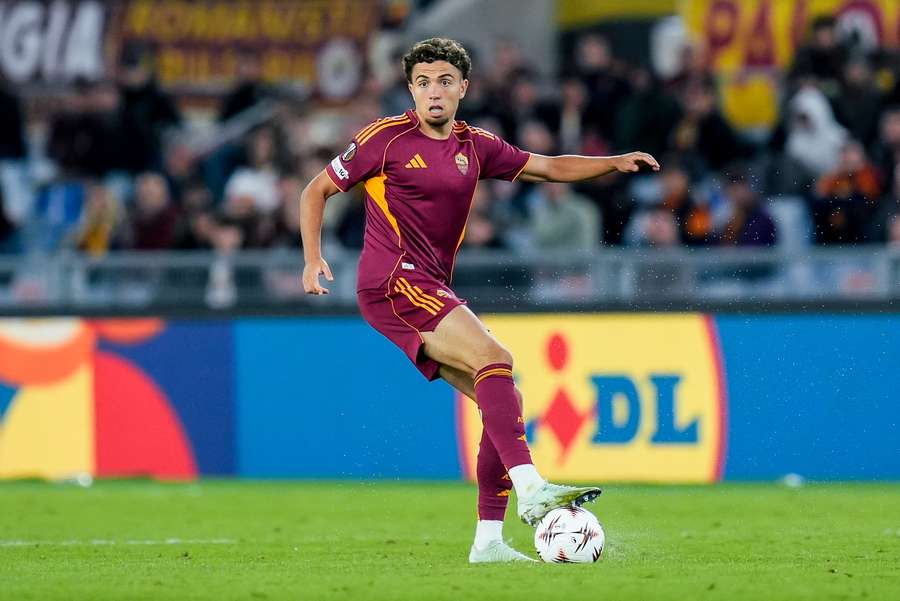 Neil El Aynaoui, médio da Roma
