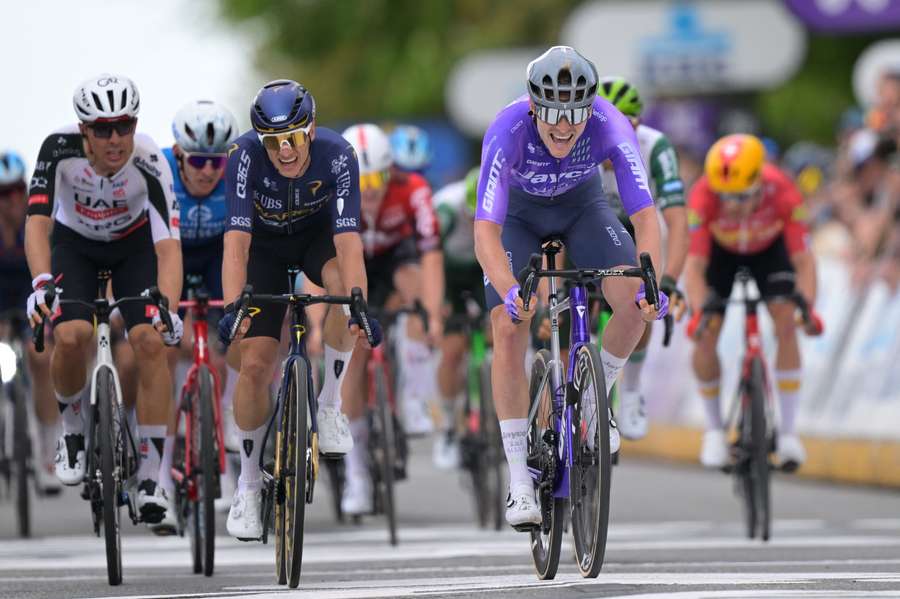 Foldager da la sorpresa y gana al esprint la carrera Flecha Brabanzona