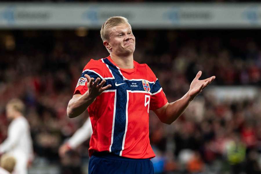 Haaland vstřelil Dánsku dvě branky.