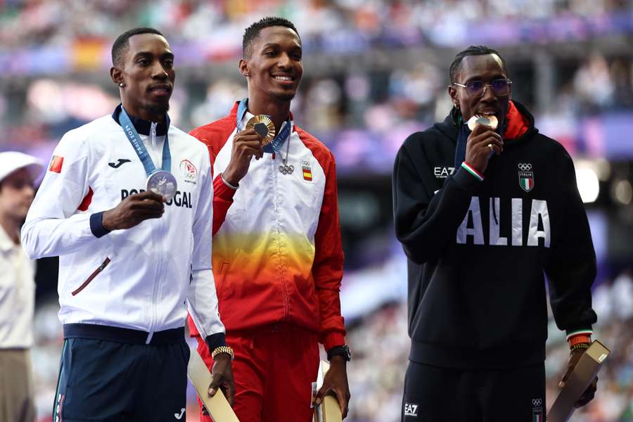 As três medalhas masculinas do triplo salto em Paris-2024 foram conquistadas por atletas nascidos em Cuba