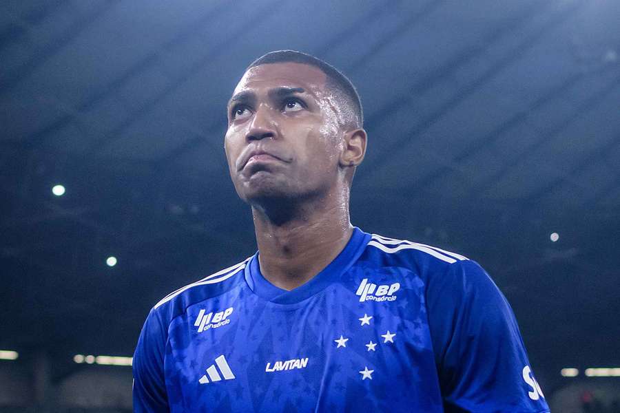 Walace é cortado do Cruzeiro por criticar colega no WhatsApp