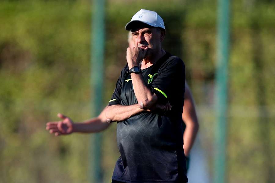 Maurizio Sarri durante un allenamento a Formello