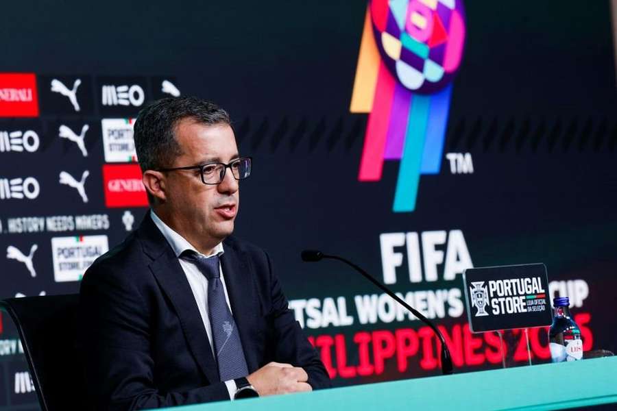 Selecionador encara primeiro Mundial feminino de futsal como "uma oportunidade" Selecionador encara primeiro Mundial feminino de futsal como "uma oportunidade"