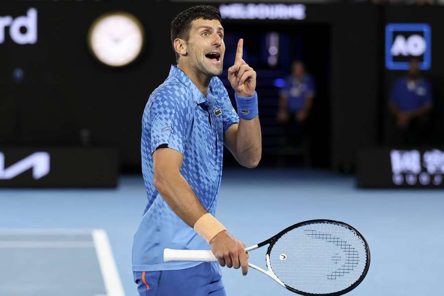 "Todas as temporadas contam agora", diz Djokovic ao chegar às oitavas em Melbourne