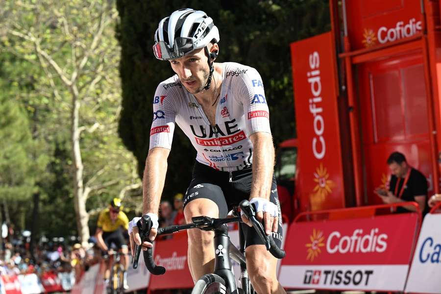 Adam Yates, vencedor en Granada