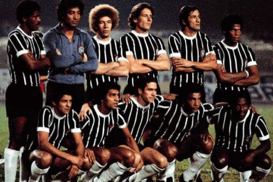 A equipa do Corinthian, campeão paulista em 1977