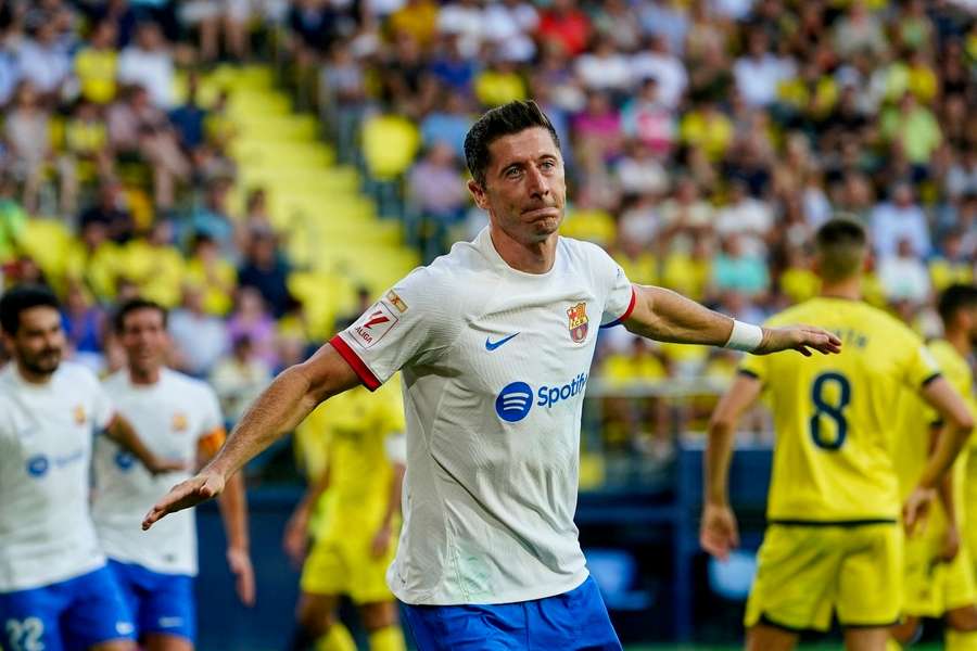 Robert Lewandowski erzielt das Siegtor für den FC Barcelona bei Villarreal.